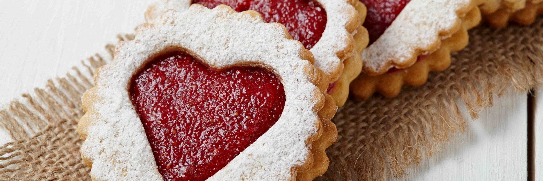 Biscotti pastafrolla con marmellata di fragole