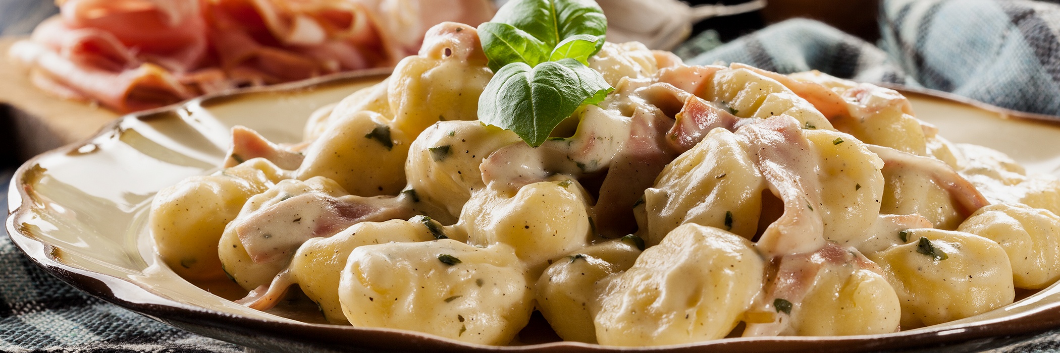 gnocchi con speck e formaggi