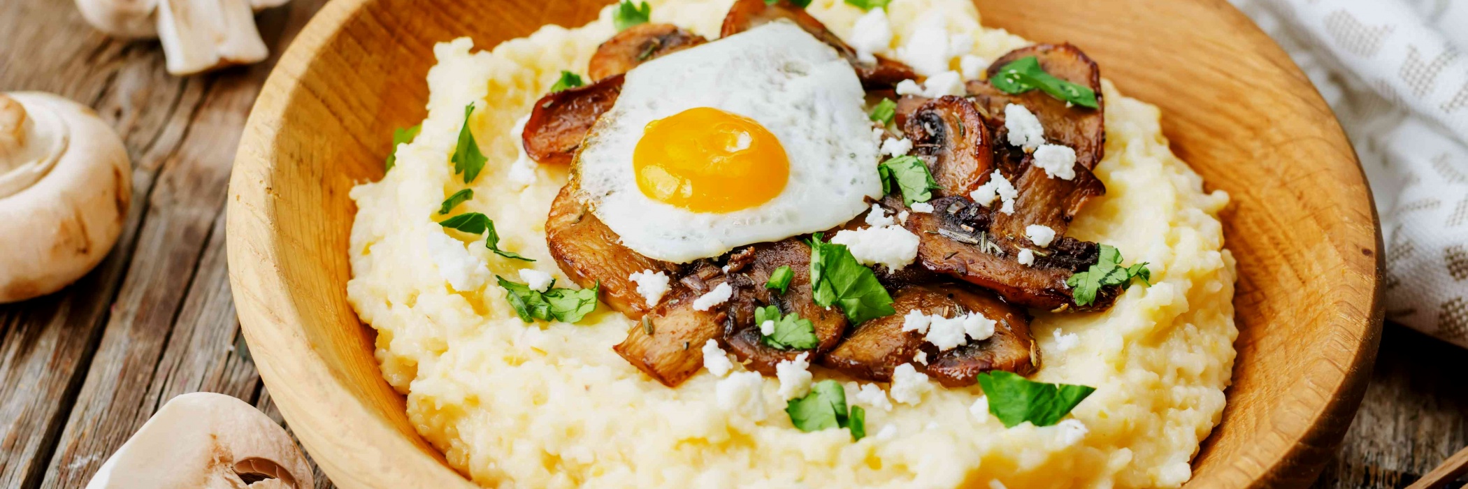 Polenta con funghi e uova