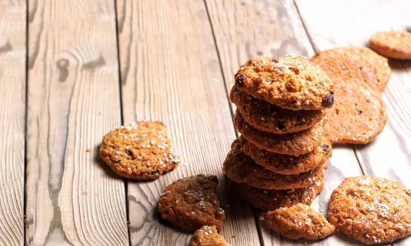 biscotti con uvetta e mandorle