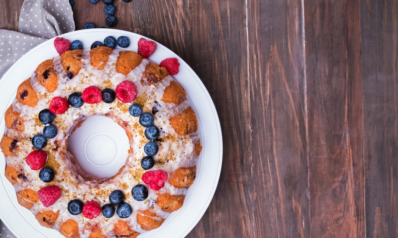 Ciambella classica alla frutta