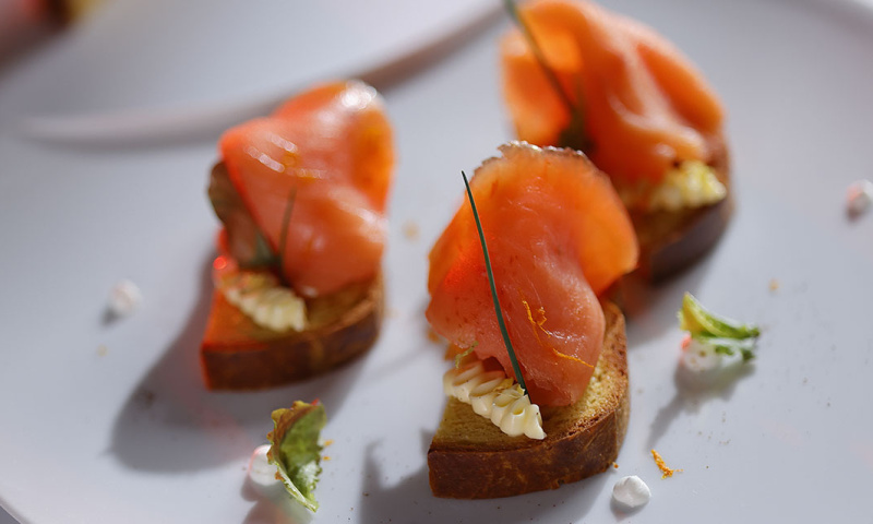 Maia ricetta Crostoni con Maionese e Salmone
