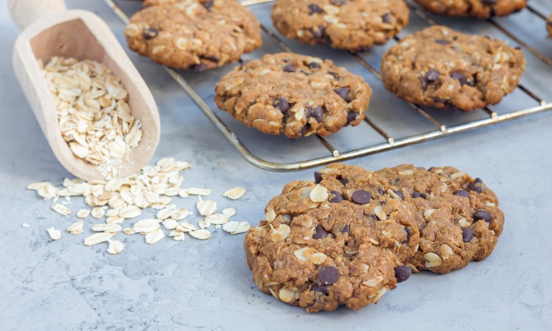 biscotti ai cereali e cioccolato con albume