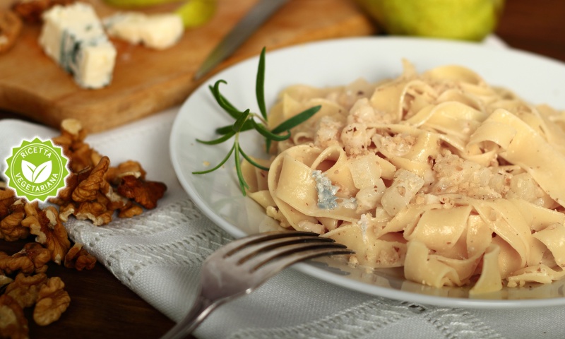 pappardelle all'albume pere e noci