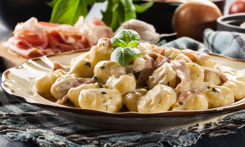 gnocchi con speck e formaggi