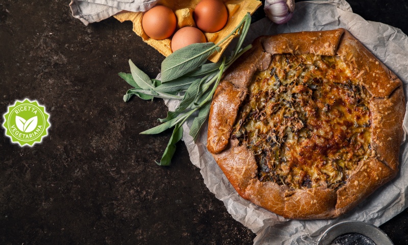 Torta salata di farina integrale con verdure e salvia