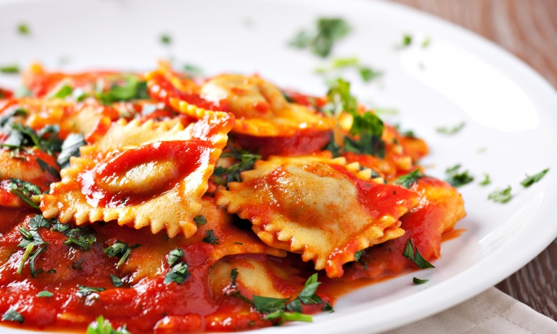 Ravioli ricotta pomodoro e basilico